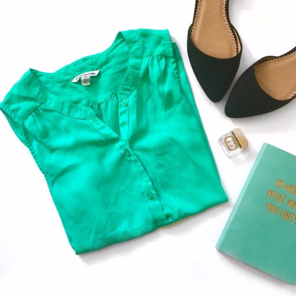 American Eagle sleeveless green blouse